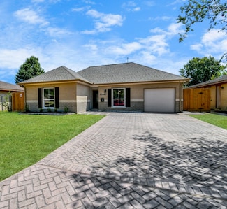 12807 Southspring Dr, Houston, TX 77047