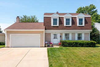 22 Yardley Ln, Schaumburg, IL 60194