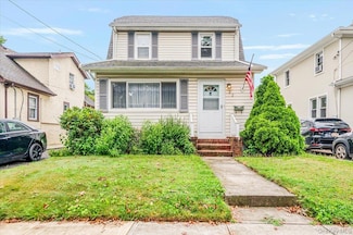 22 Pansy Ave, Floral Park, NY 11001
