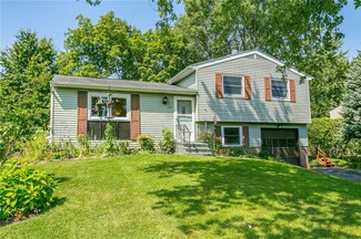 23 Settlers Ln, Hamlin, NY 14464