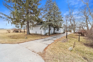 218 S State Route 1, Saint Anne, IL 60964
