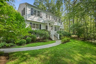 81 Mariomi Rd, New Canaan, CT 06840