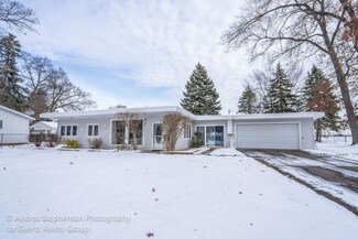 3760 Groveland Ave SW, Wyoming, MI 49519