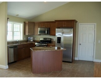 3086 Hunters Hill Dr, Dighton, MA 02715