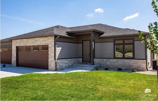 3508 Pinehurst Cir N, Manhattan, KS 66503