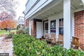 2582 C S Arlington Mill Dr, Arlington, VA 22206
