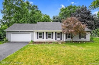 24723 Glenda St, Novi, MI 48375