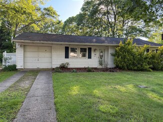78 Juniper Ave, Ronkonkoma, NY 11779