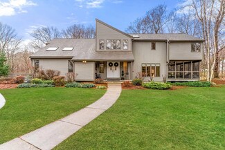 48 Ash St, Hopkinton, MA 01748