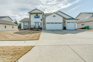 4007 Overland Rd, Bismarck, ND 58503