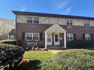 10 Glen Hollow Dr Unit C12, Holtsville, NY 11742