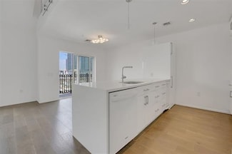 15 Warren St Unit 424, Jersey City, NJ 07302