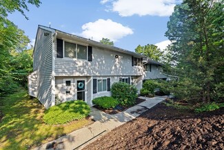 16 Beals Cove Rd Unit B, Hingham, MA 02043