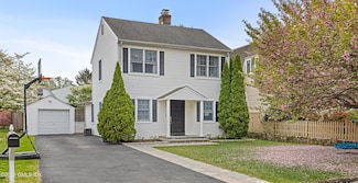 13 Spezzano Dr, Riverside, CT 06878