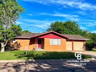 2107 Parkwood Ln, Garden City, KS 67846