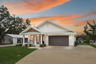 934 Bay Grove Rd, Freeport, FL 32439