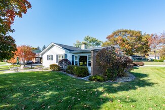 2106 Hawthorne Ln, Waukegan, IL 60087