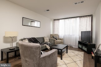 487 N Armistead St Unit 101, Alexandria, VA 22312