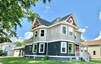 613 Commercial St, La Porte City, IA 50651