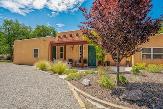 29 Shady Ln, Espanola, NM 87532