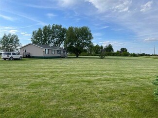 1351 Pitzer Rd, Earlham, IA 50072