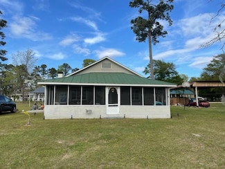 1605 Lesesne Dr, Manning, SC 29102