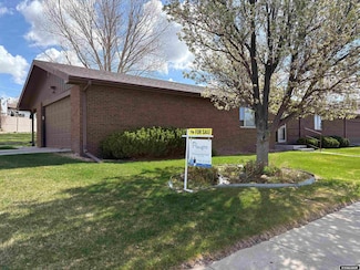 2327 Crestview Dr, Torrington, WY 82240