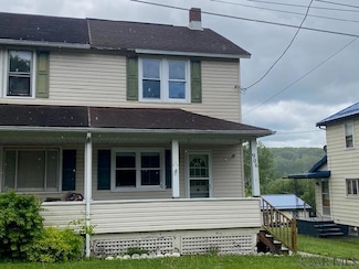 906 Wissinger Rd, Windber, PA 15963