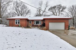 800 Circle Dr, Carlisle, IA 50047