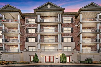 446 Mcdaniels Cir Unit 206, Clarendon Hills, IL 60514