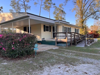 8 Cottonwood St, Crawfordville, FL 32327