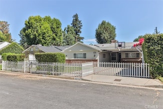 22733 Clarendon St, Woodland Hills, CA 91367
