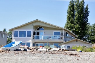 2867 N Bluff Rd, Greenbank, WA 98253