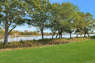 244 River Dr, Moriches, NY 11955