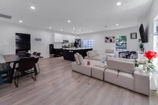 727 E 40th St, Houston, TX 77022