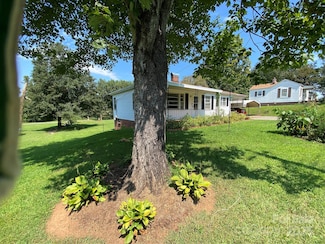 2842 1st Ave NW, Hickory, NC 28601