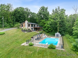 2815 House St NE, Belmont, MI 49306