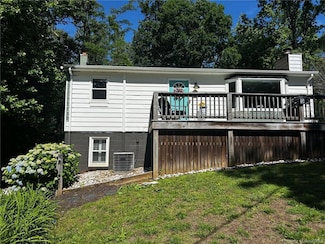 682 Bay Port Rd, Jamaica, VA 23079