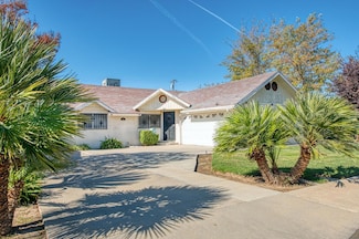 1733 W Metzler Dr, Sanger, CA 93657