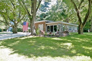 58 N Riverview Dr, East Peoria, IL 61611