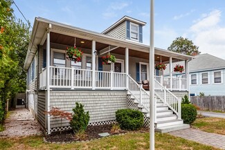5 Irwin St, Hull, MA 02045