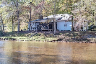 198 Riverbend Dr, Hayesville, NC 28904