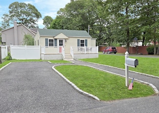 83 Webster Ave, Ronkonkoma, NY 11779