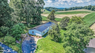 356 Lorie's Ln, Piney Flats, TN 37686