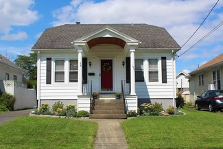 48 Holmes Ct, Albany, NY 12209