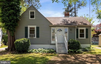 5516 Greentree Rd, Bethesda, MD 20817