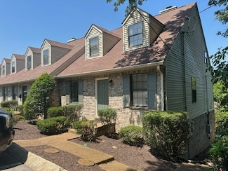 300 Deerpoint Dr, Hendersonville, TN 37075