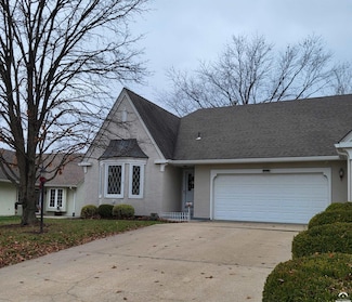 2728 Chipperfield Rd, Lawrence, KS 66047