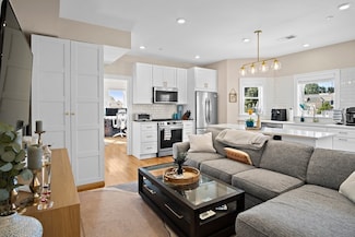 35 Somerset Ave Unit 6, Winthrop, MA 02152