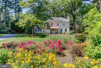 831 Parkes Run Ln, Villanova, PA 19085